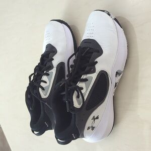 Basketball Shoes - Under Armour Lockdown, M8.5/W10